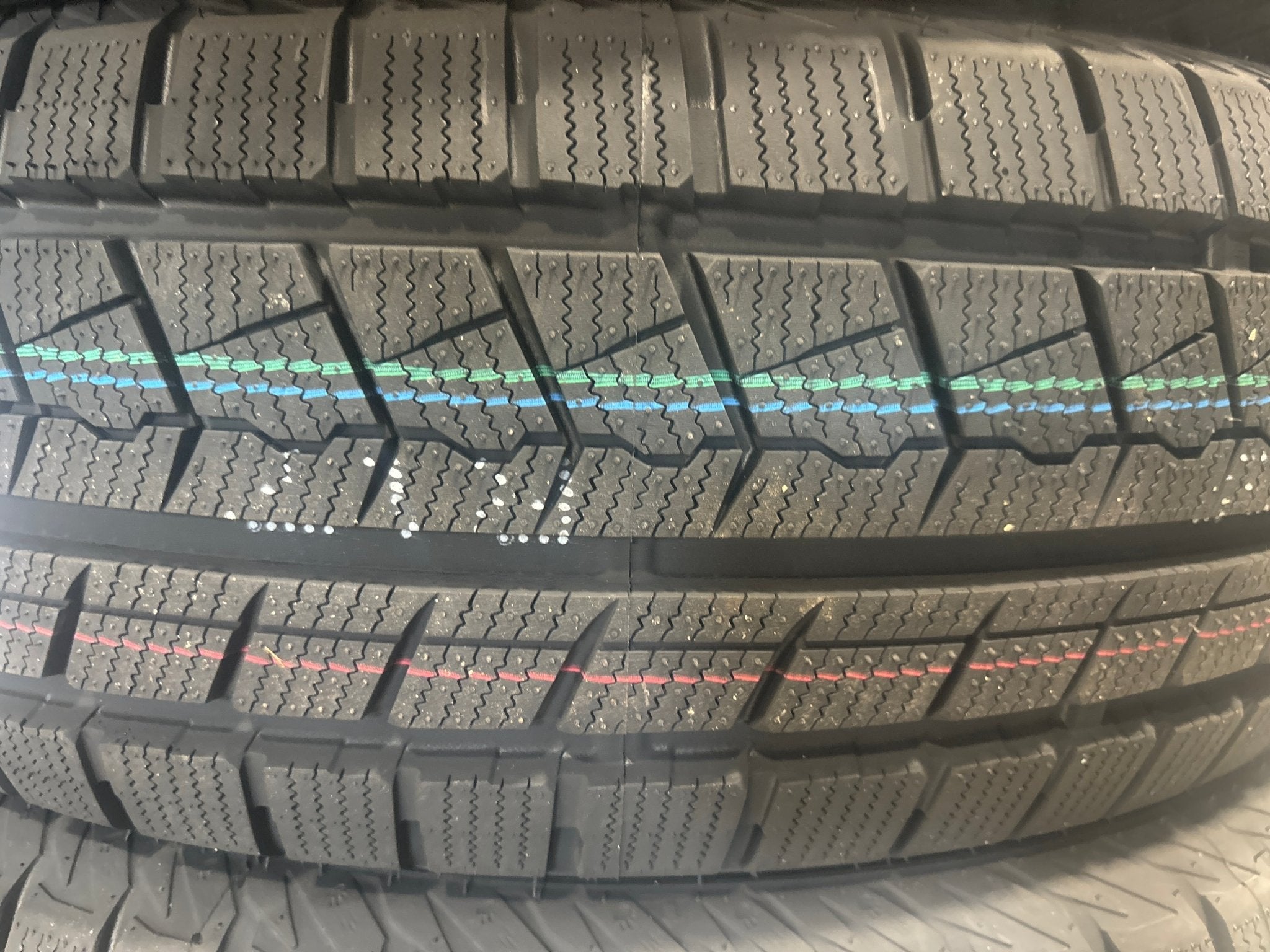 215/60R17 GRENLANDER GL868 WINTER - Toee Tire