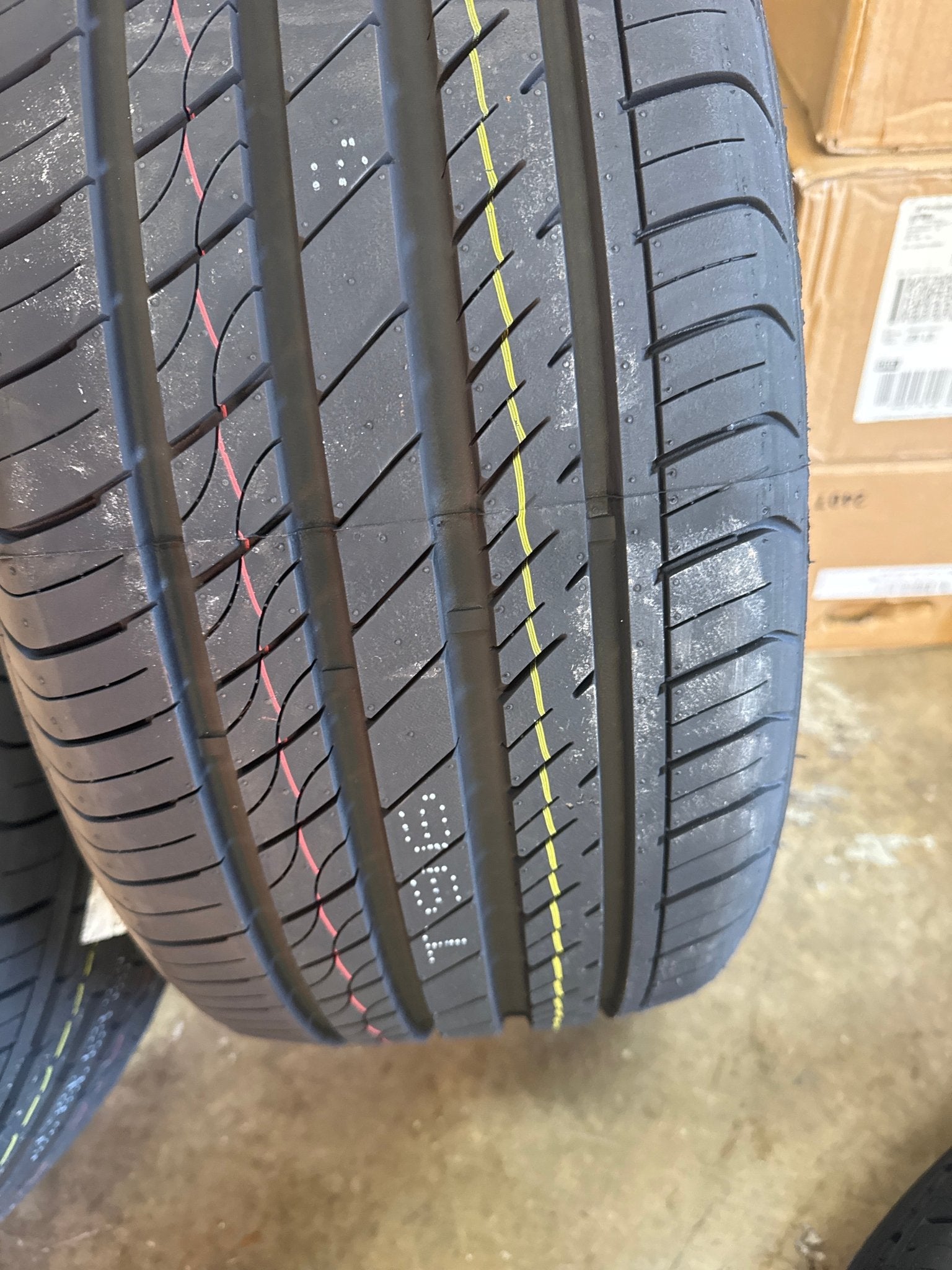 245/35R19 GRENLANDER L - ZEAL56 UHP PASSENGER - Toee Tire