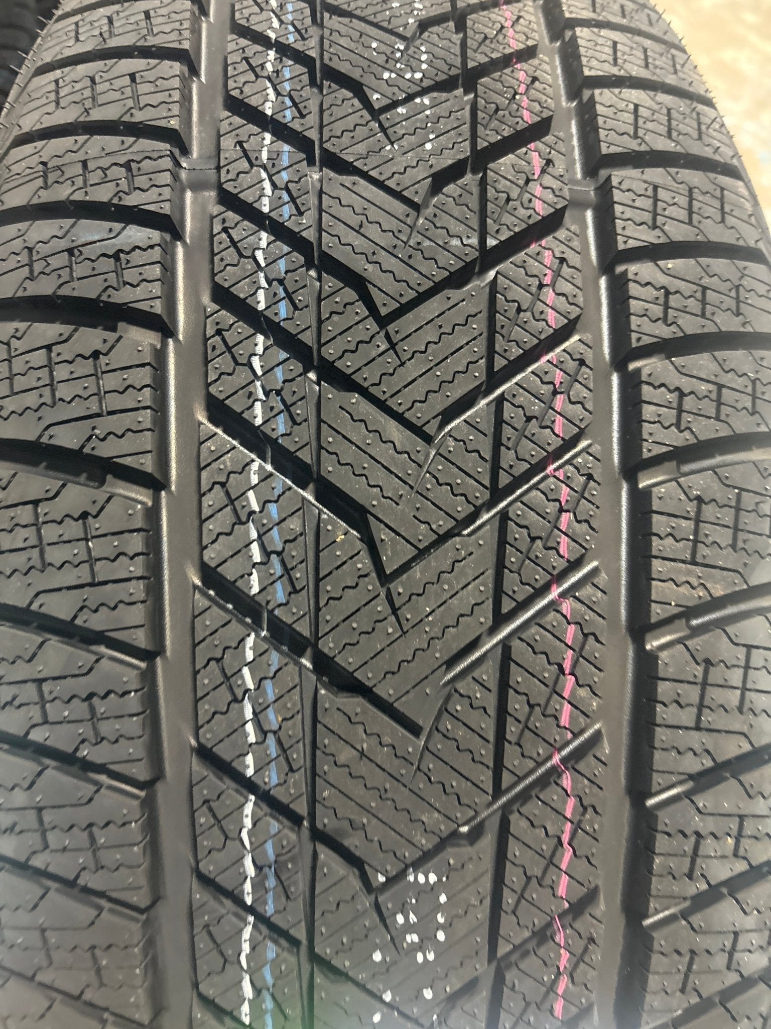 245/45R20 GRENLANDER ICEHAWKE II WINTER - Toee Tire