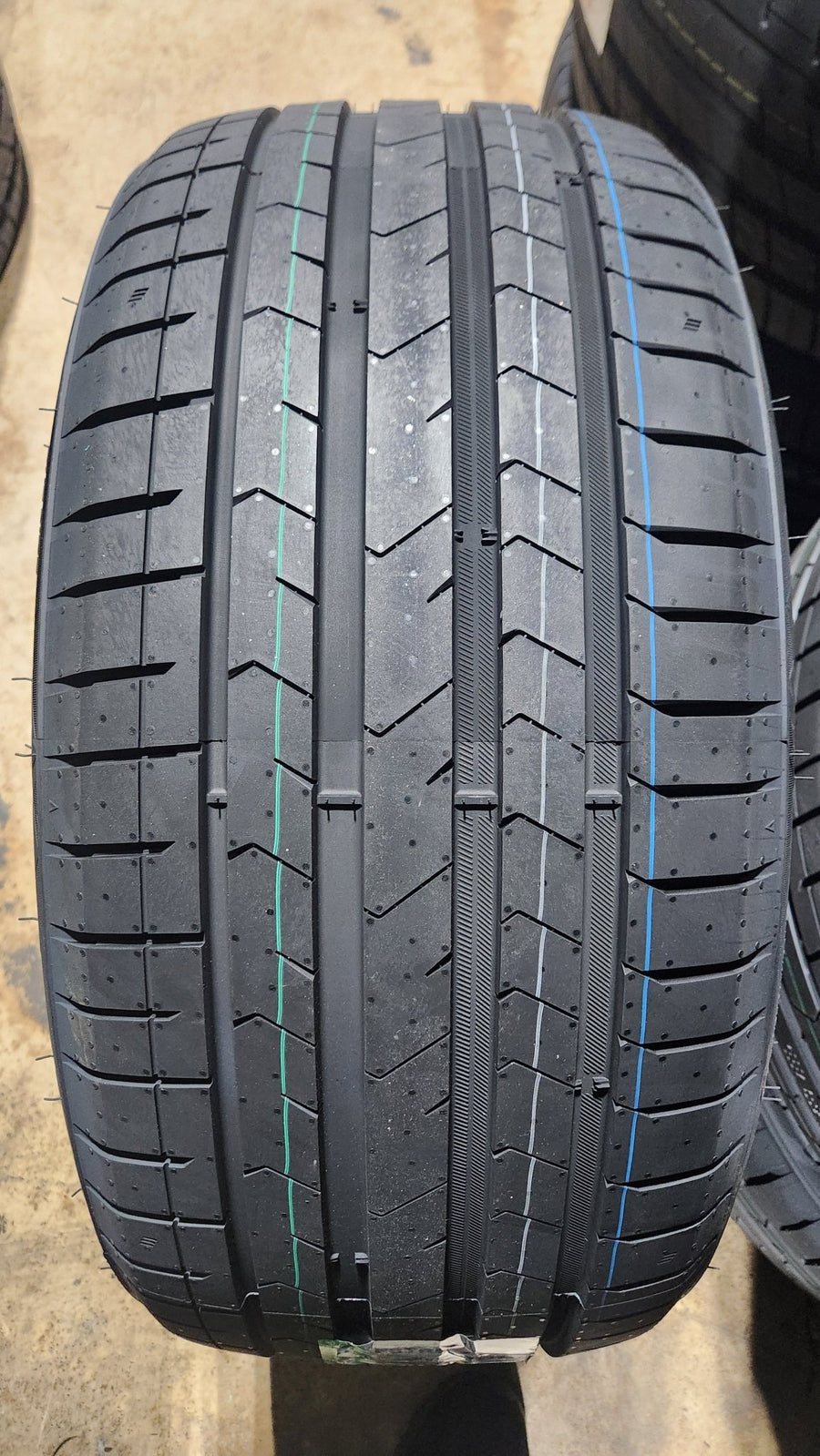 265/40R20 GRENLANDER ESTRELLA 88 - Toee Tire