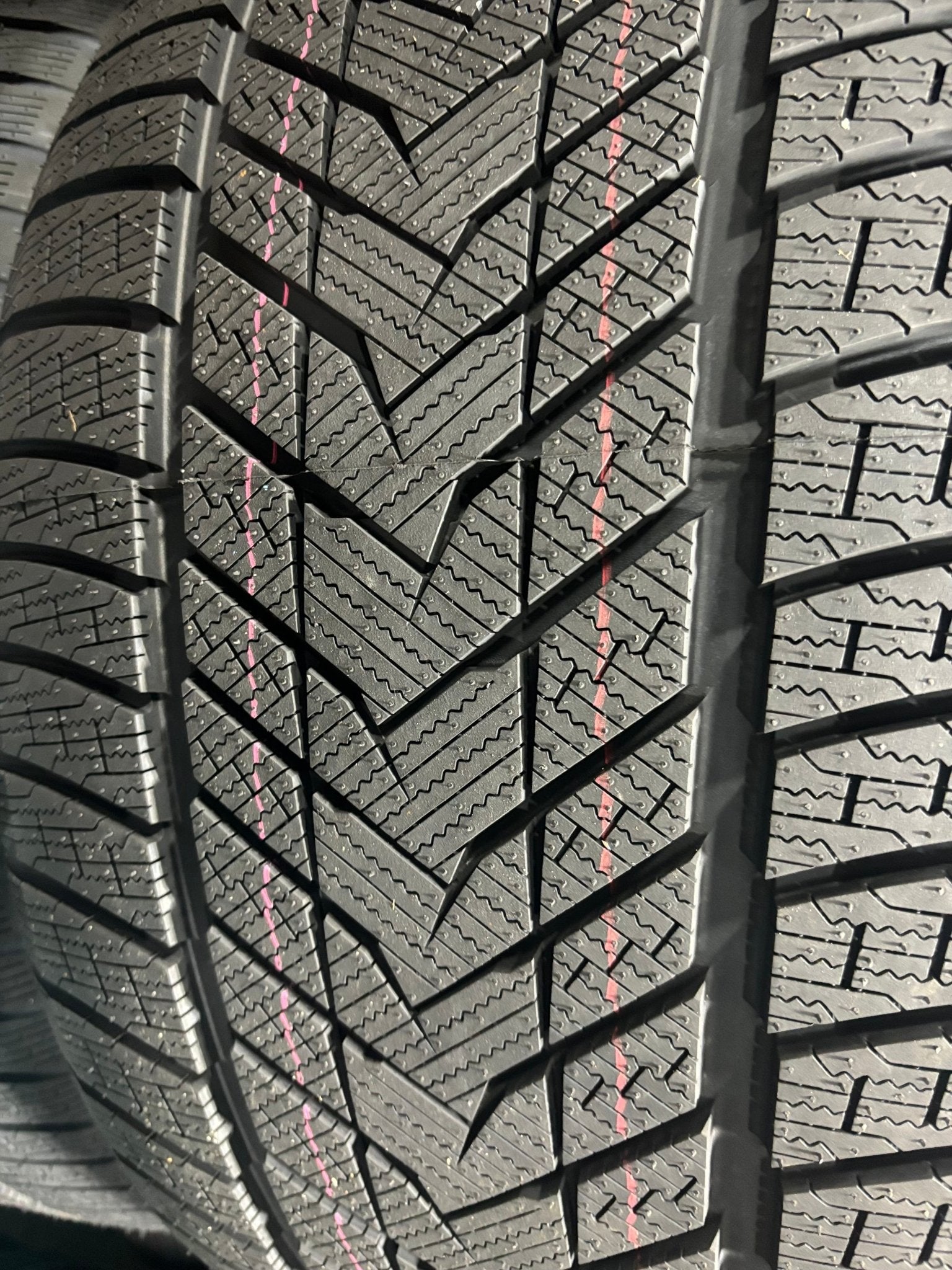 315/35R21 GRENLANDER ICEHAWKE II WINTER - Toee Tire