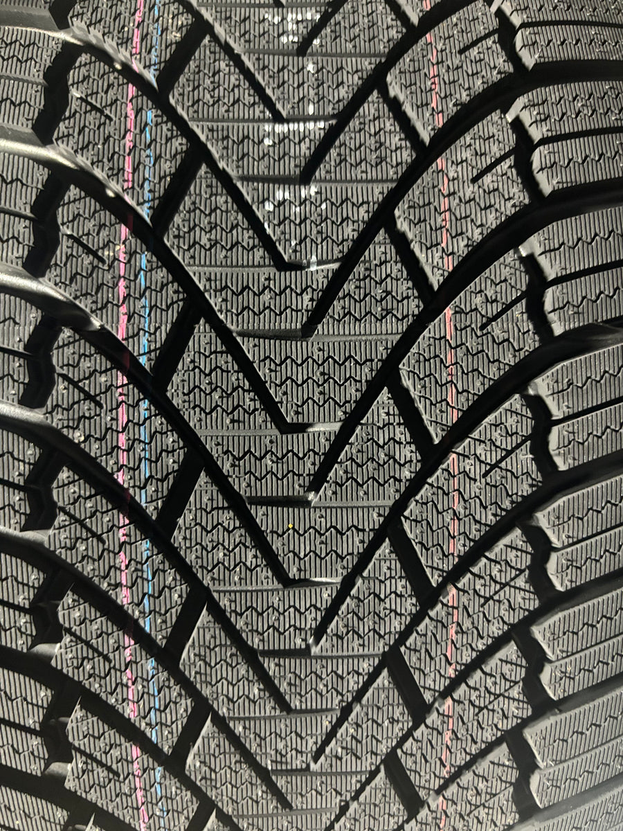 255/40R18 GRENLANDER ICEHAWKE I WINTER
