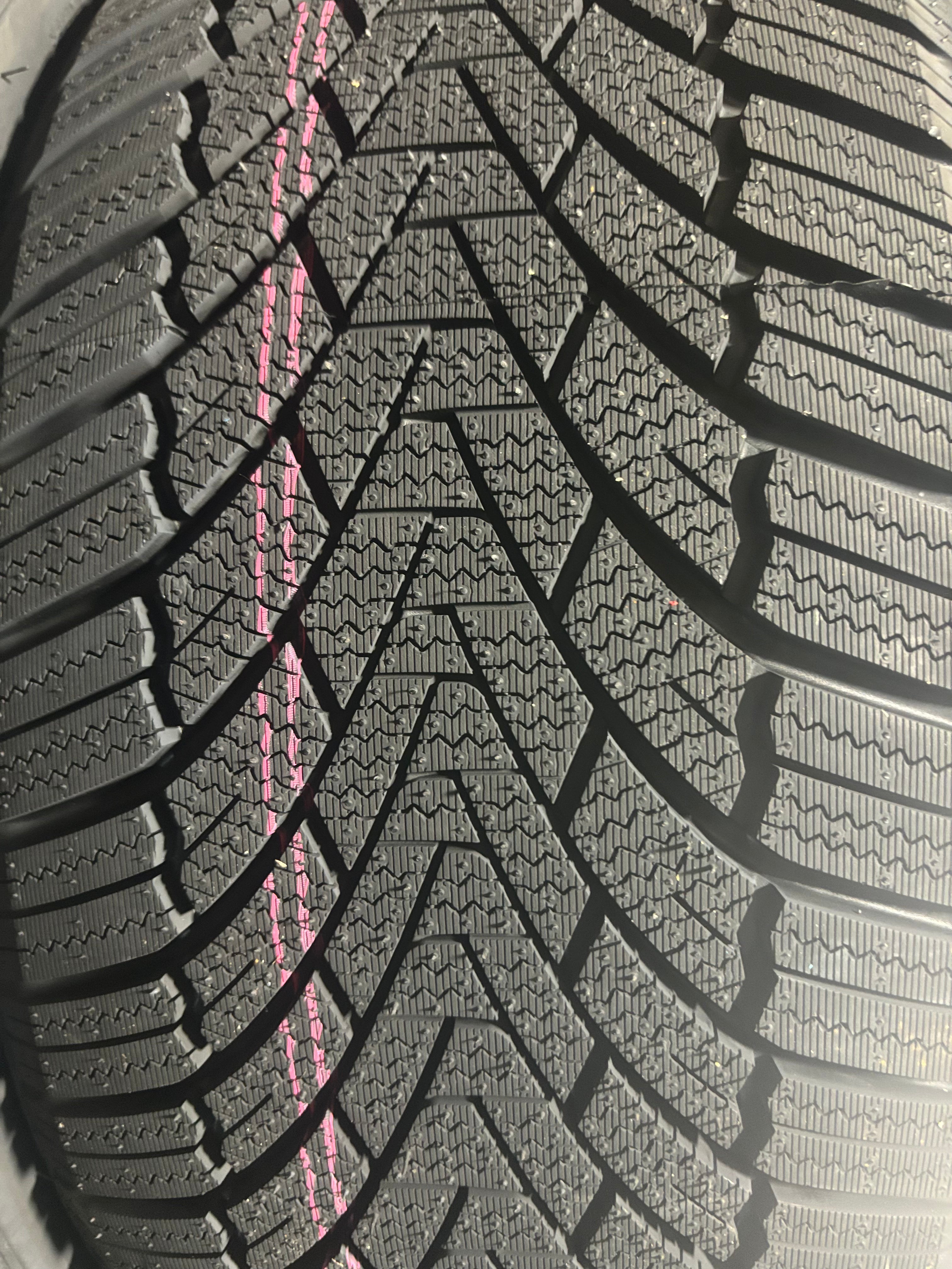 215/40R17 GRENLANDER ICEHAWKE I WINTER